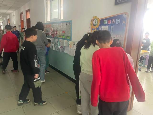 ！天津市东丽区新立村小学玩转趣味汉字j9九游会(中国)网站汉字魔方转起来