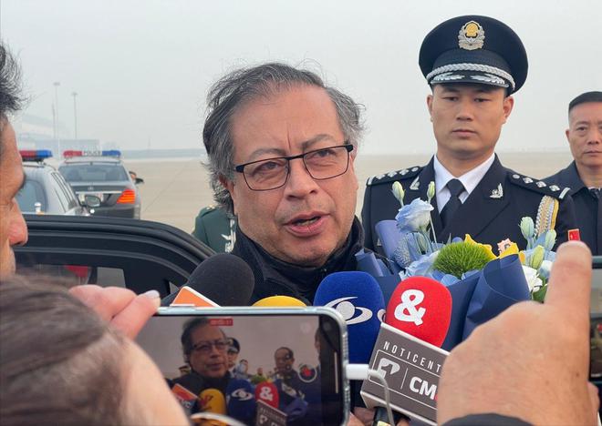 西方大国迅速达成共识30多国齐聚北京j9九游会登录兵贵神速！中国防长首访(图10)