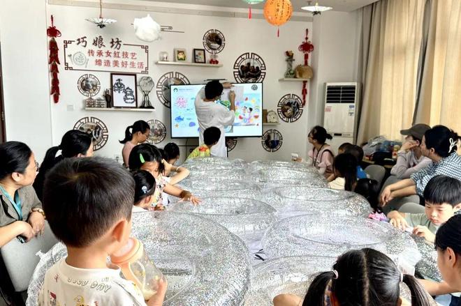 时光创意彩绘游泳圈DIY课程j9九游会网站入口夏日亲子(图2)