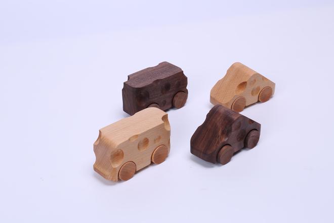 :木头与风驰电掣的诗意对峙j9九游会登录手工木制汽车(图2) :木头与风驰电掣的诗意对峙j9九游会登录手工木制汽车(图2)