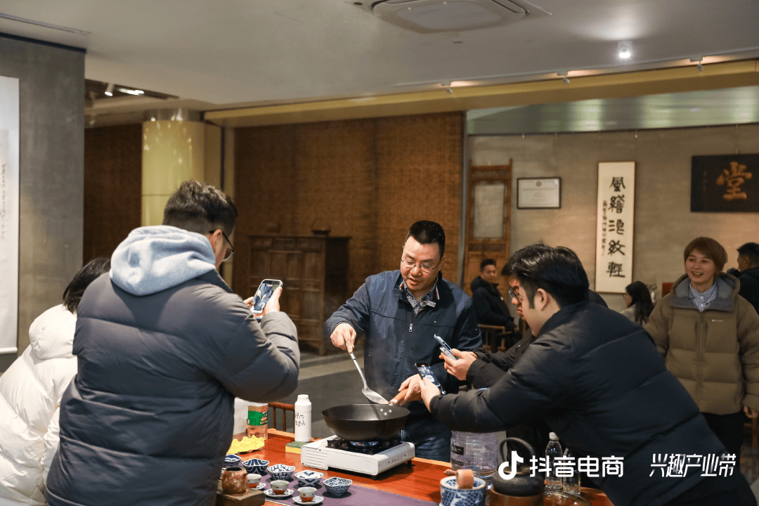 ：近万商家销售额从0增长到百万刺激实体经济新增量J9国际集团抖音电商2025兴趣产业带数据报告(图5)